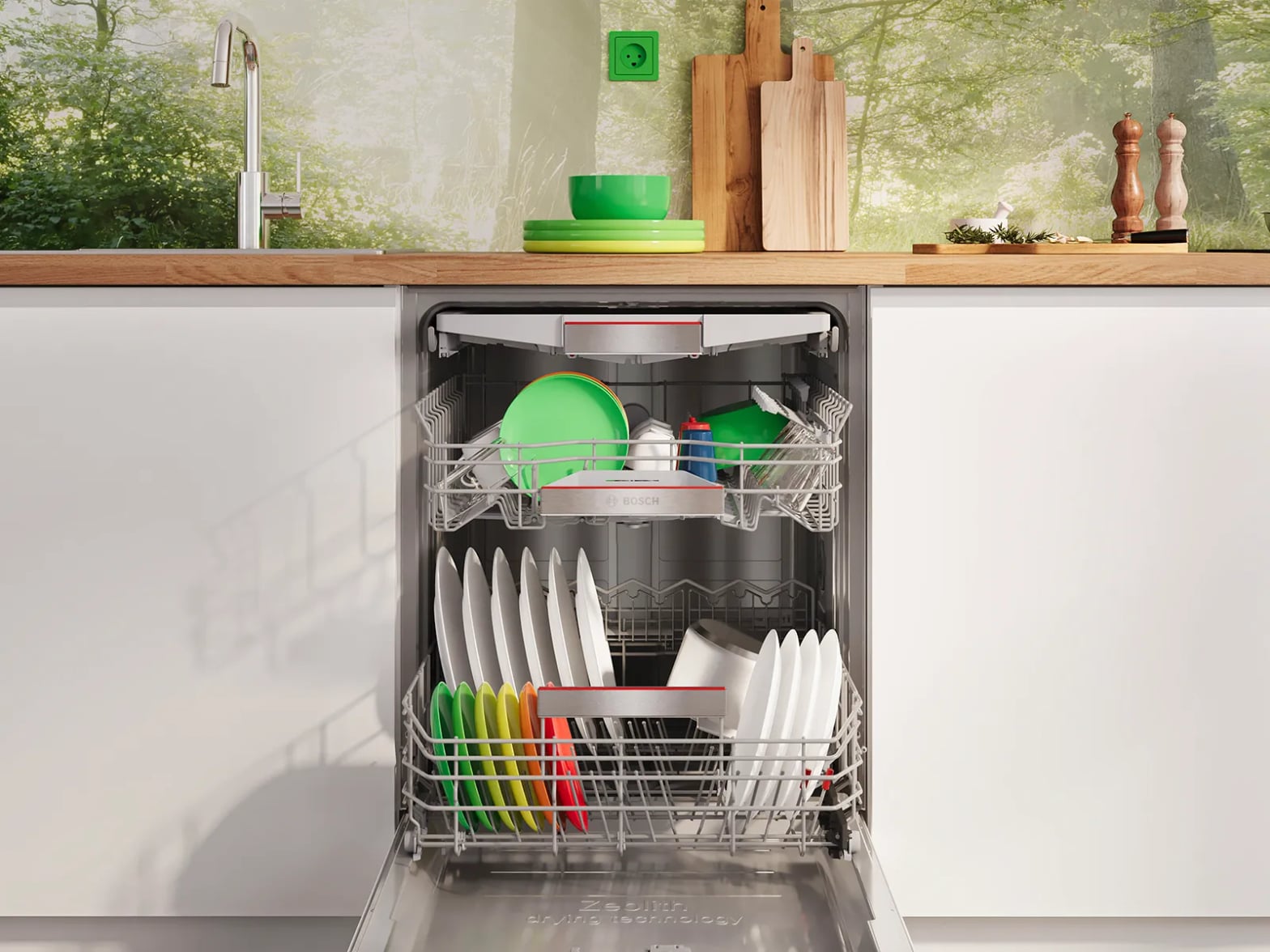 Lave-vaisselle Bosch ouvert chargé de vaisselle propre, capteur AquaSensor optimise les cycles