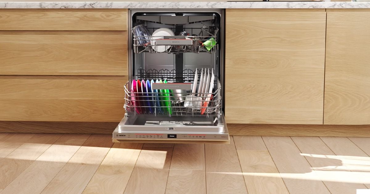 Lave-vaisselle Bosch PerfectDry encastrable paniers ouverts assiettes plastique colorees