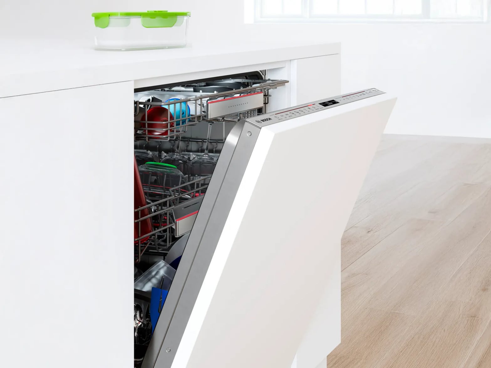 Lave-vaisselle Bosch entièrement intégré ouvert avec programme VarioSpeed sélectionné