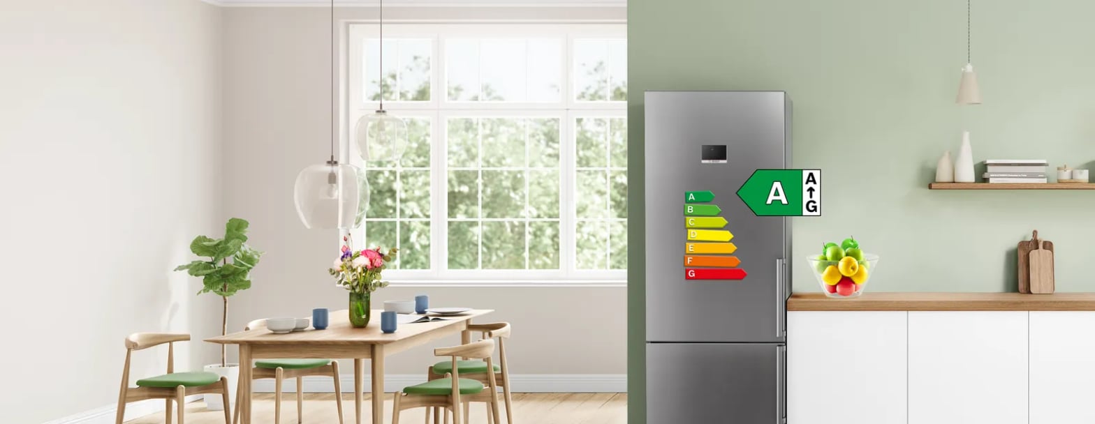 Réfrigérateur Bosch classe énergétique A dans une salle à manger lumineuse