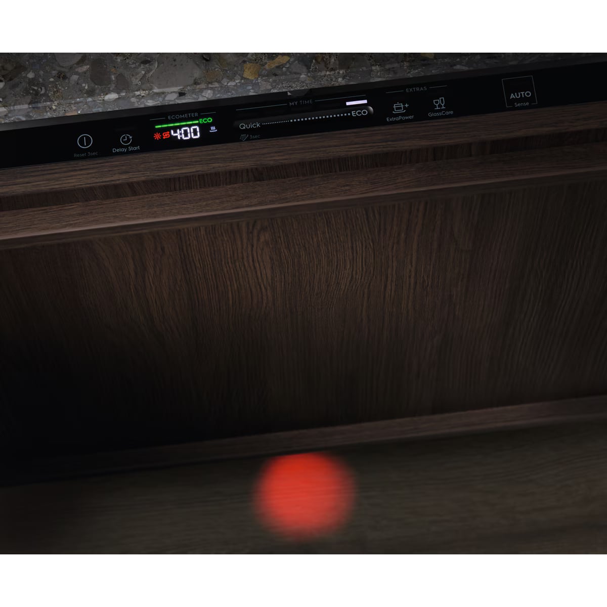 Bandeau de commande Electrolux avec touche GlassCare et témoin lumineux rouge de cycle en marche
