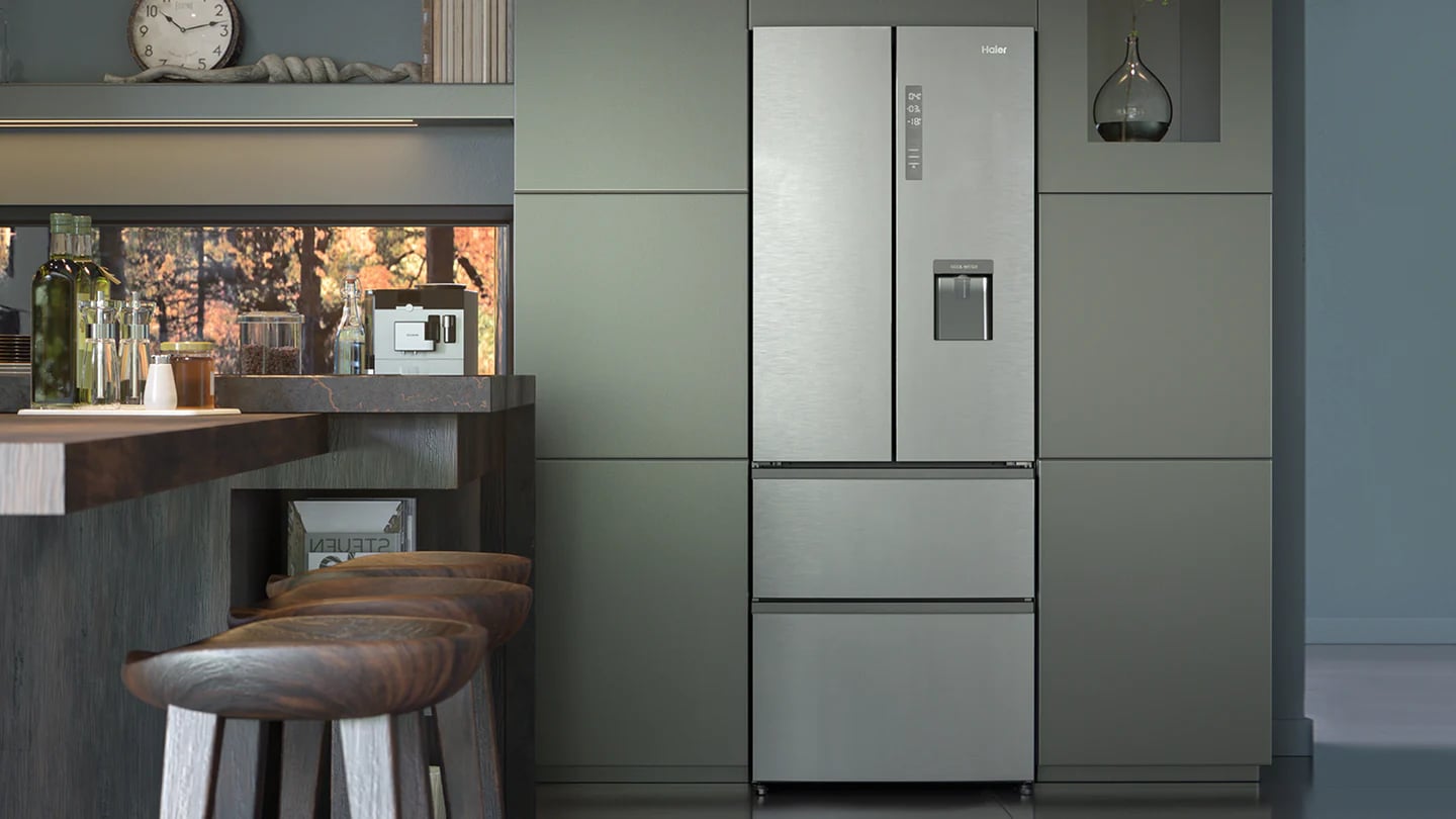 Réfrigérateur Haier multi-portes Air Surround installé dans cuisine moderne