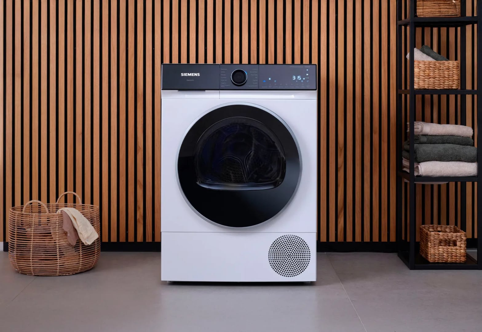 Sèche-linge Siemens iSensoric avec autoDry et afficheur de durée de cycle en buanderie