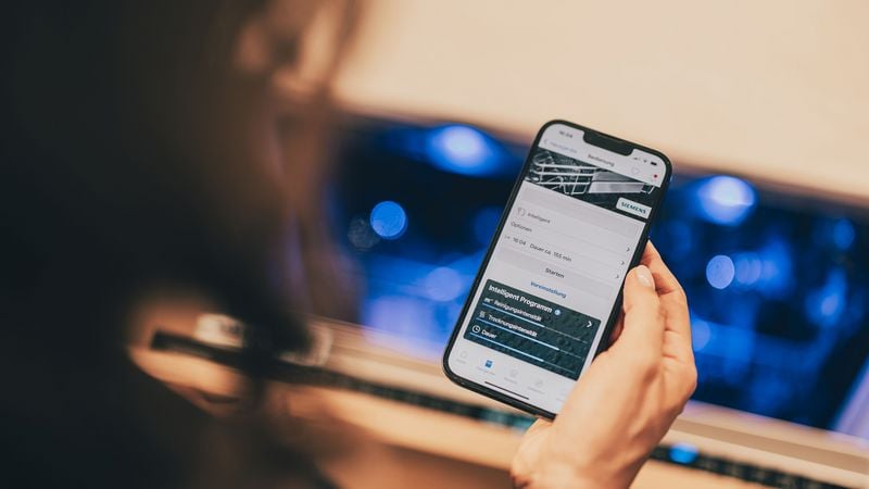 App Home Connect Siemens en cours d'usage sur smartphone, écran lave-vaisselle