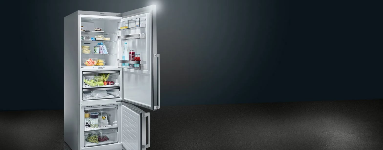Tiroirs hyperFresh Siemens étiquetés contenant fruits, légumes et poisson