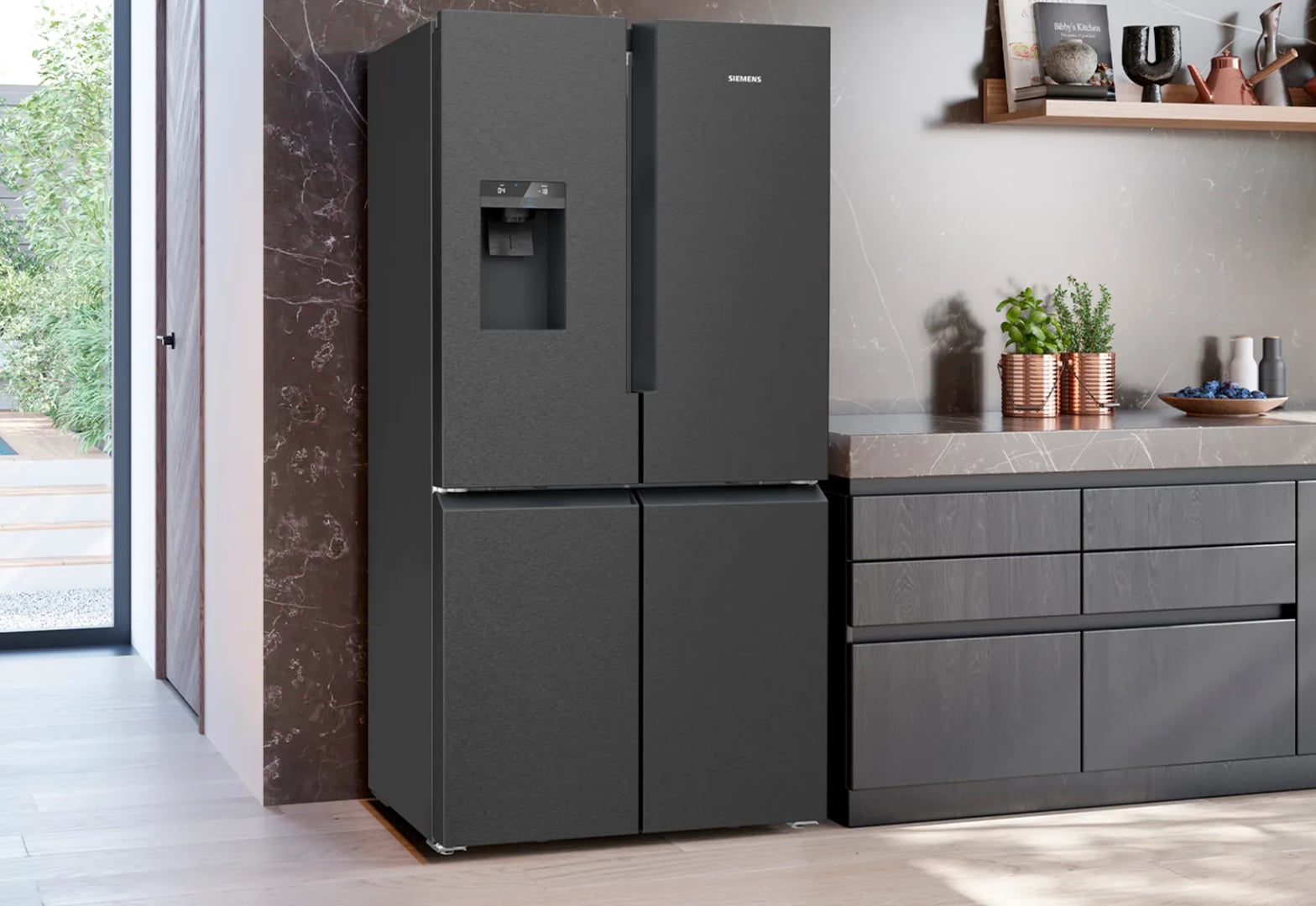 Réfrigérateur Siemens multi-portes noir avec distributeur d'eau en cuisine